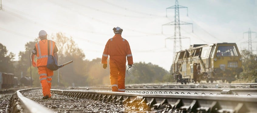 Secure Enterprise Blockchain Diagram Illustrating Its Strengths and Weaknesses